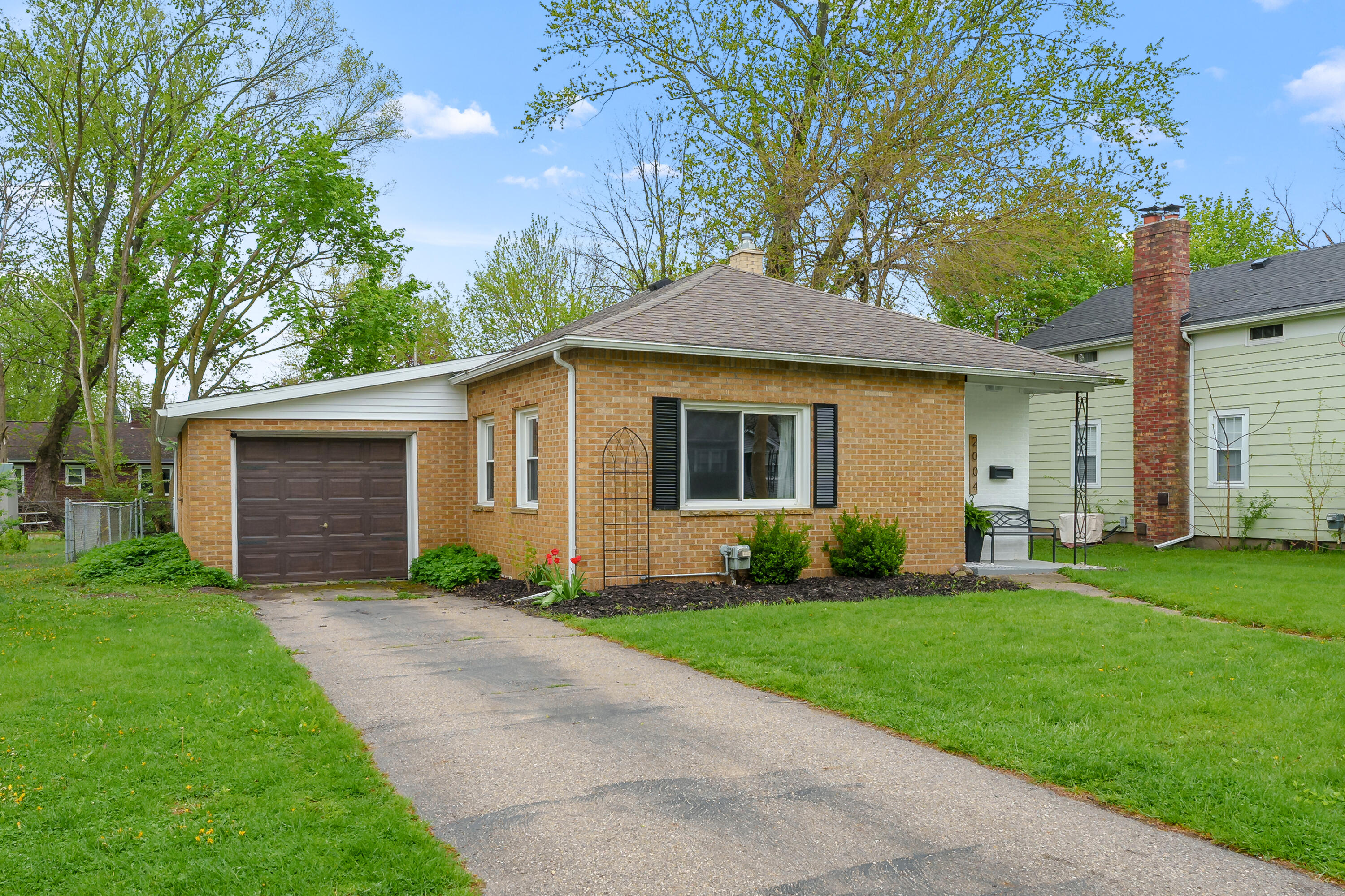 2004 Paddington Road Kalamazoo, MI 49001 - Photo 3 of 31 Paddington Rd 2004 Kalamazoo 49001-1