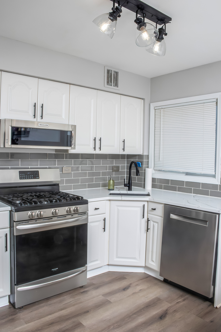 562 Green Bay Road Glencoe, IL 60022 - Photo 2 of 18 Gallery Image 2