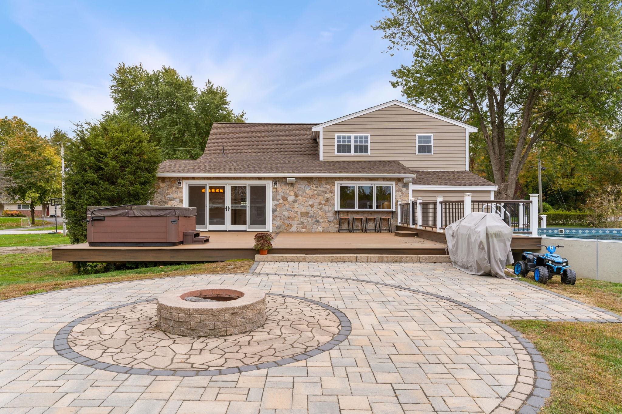 4 Taylor River Road Hampton Falls, NH 03844 - Photo 4 of 31