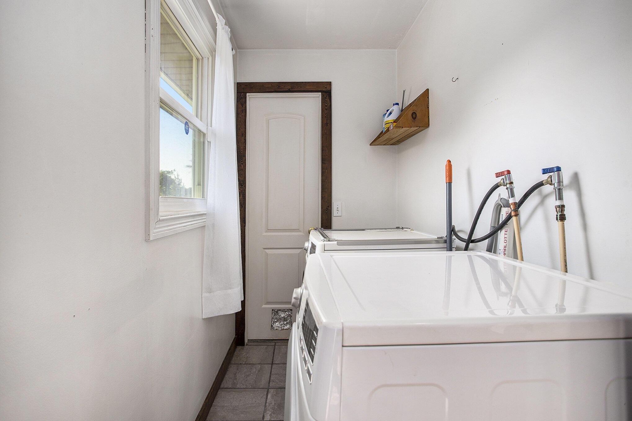 1602 McCann Road Hastings, MI 49058 - Photo 21 of 43 1602 McCann Laundry