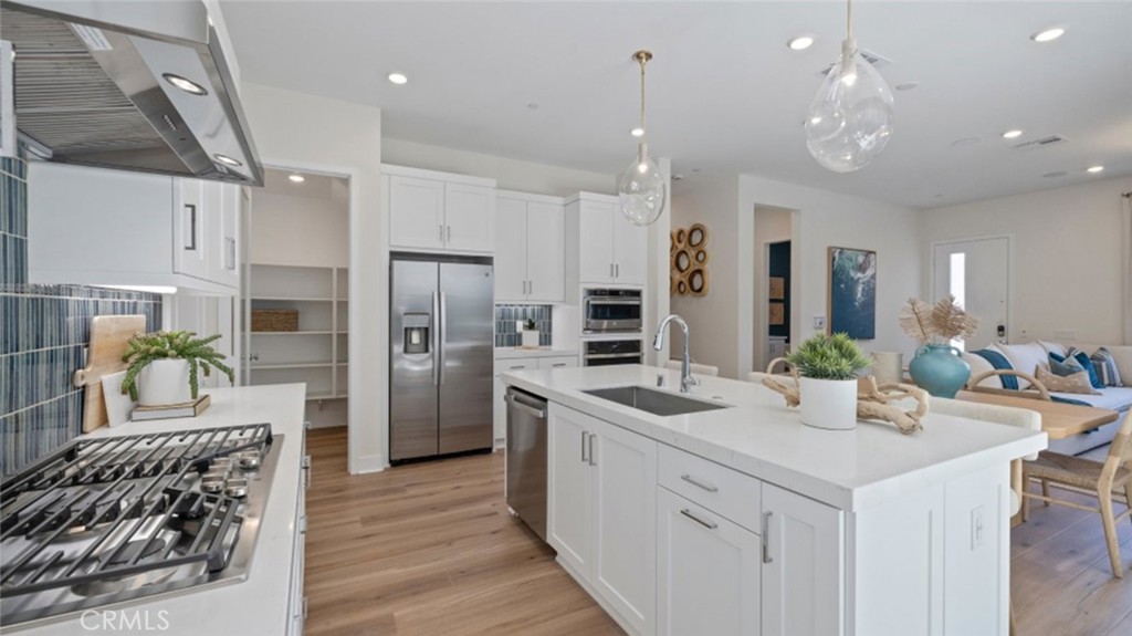 293 Shoveler Irvine, CA 92618 - Photo 4 of 34 Photos shown are of model only- not actual homesite.