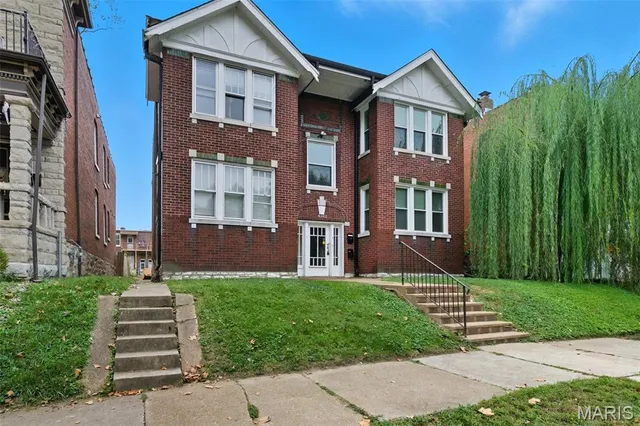 $1,350 | 4162 Shenandoah Avenue, Unit 2W, St. Louis, MO 63110