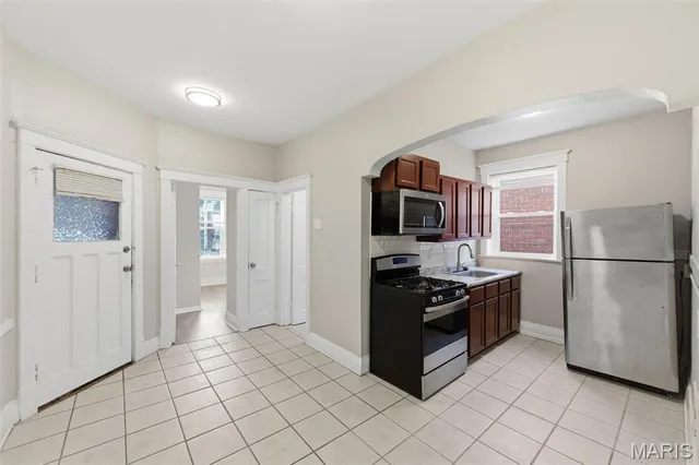 $1,350 | 4162 Shenandoah Avenue, Unit 2W, St. Louis, MO 63110