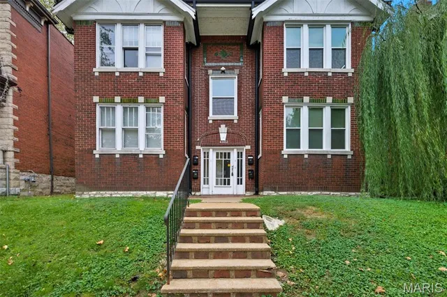 $1,350 | 4162 Shenandoah Avenue, Unit 2W, St. Louis, MO 63110