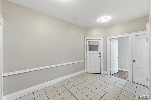 $1,350 | 4162 Shenandoah Avenue, Unit 2W, St. Louis, MO 63110