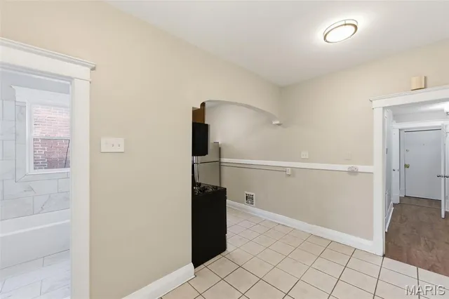 $1,350 | 4162 Shenandoah Avenue, Unit 2W, St. Louis, MO 63110