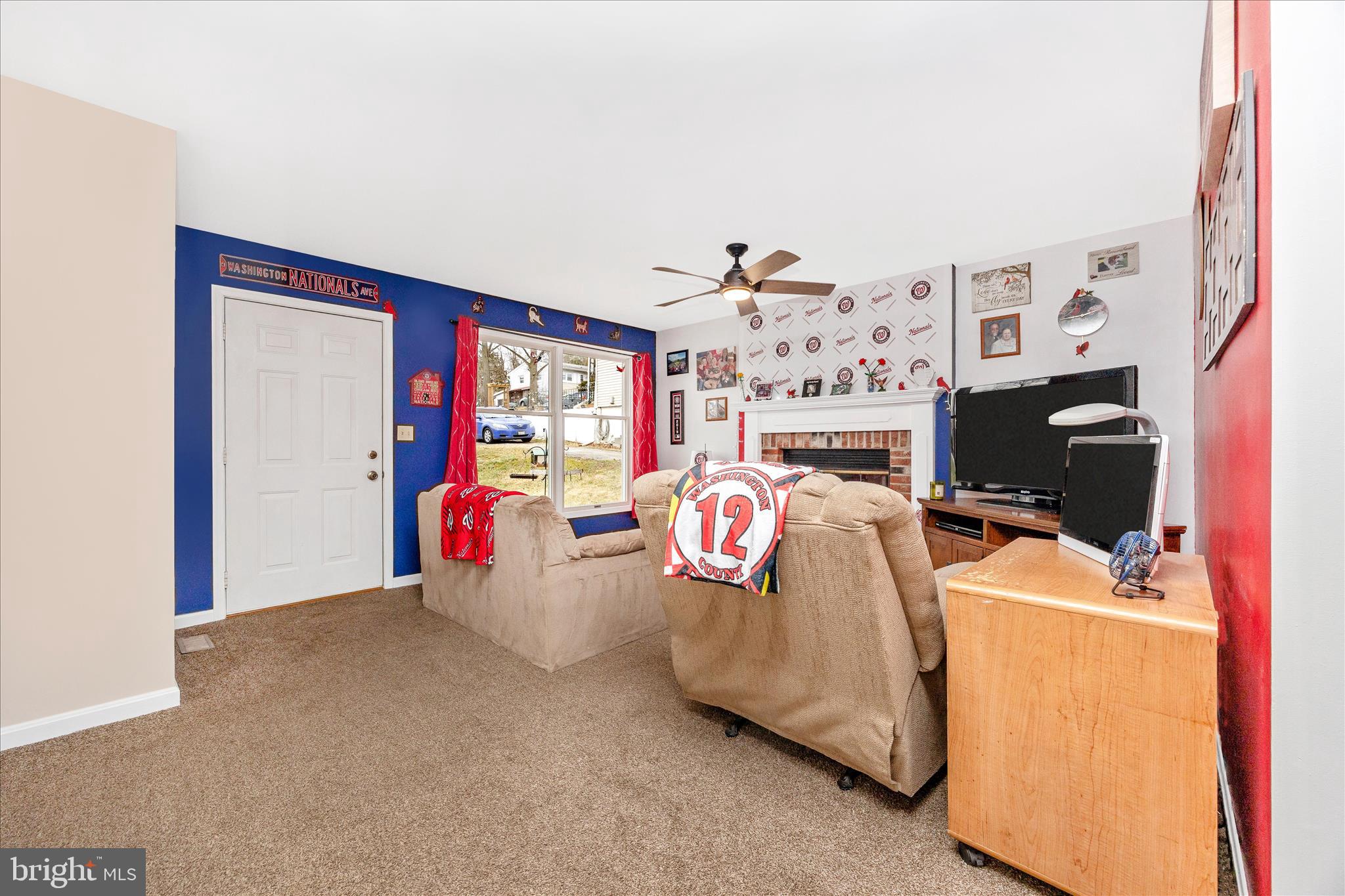 23 East F Street Brunswick, MD 21716 - Photo 4 of 67 Living Room