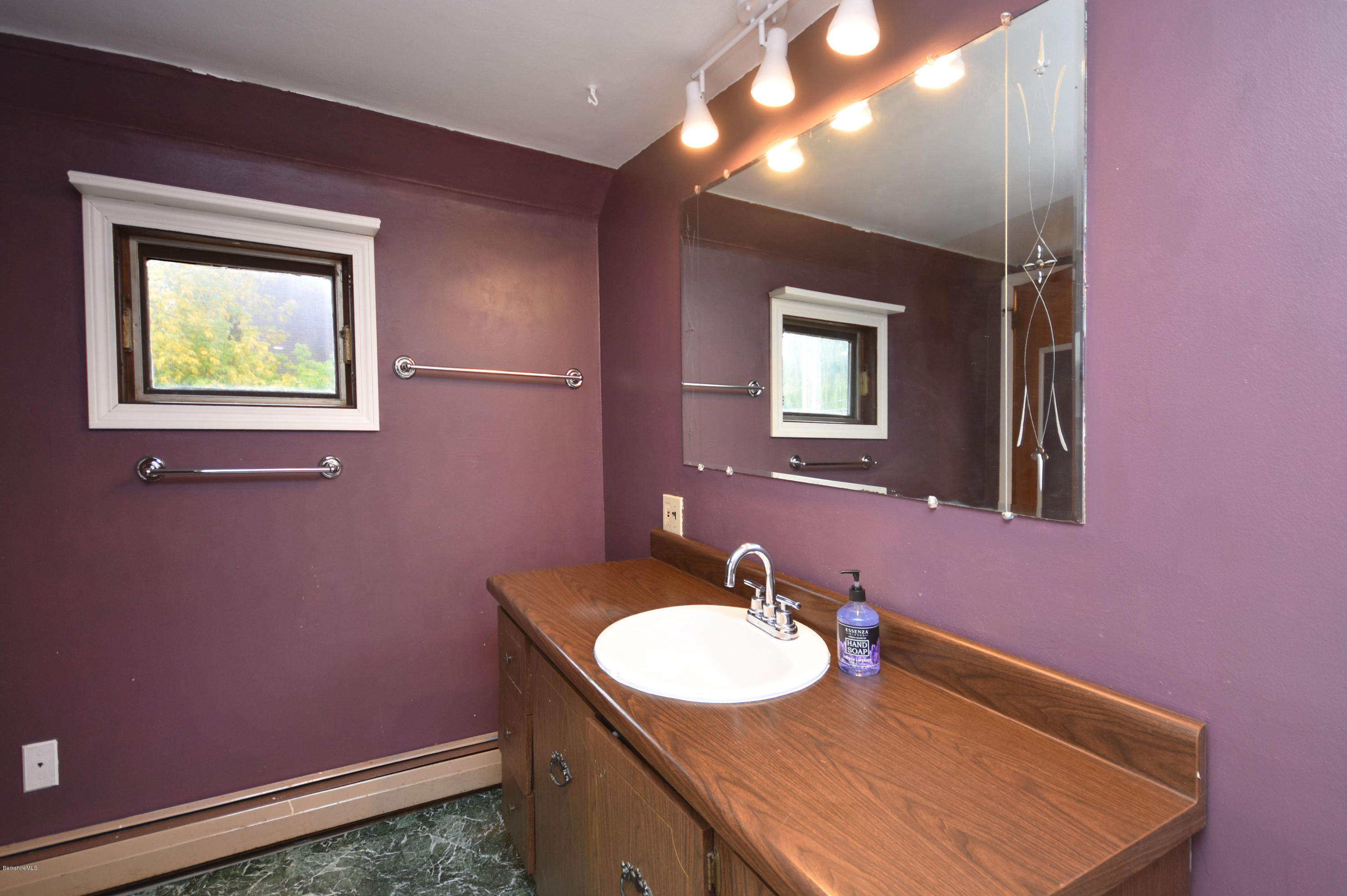41 Pecks Road Pittsfield, MA 01201 - Photo 29 of 47 Full Bath