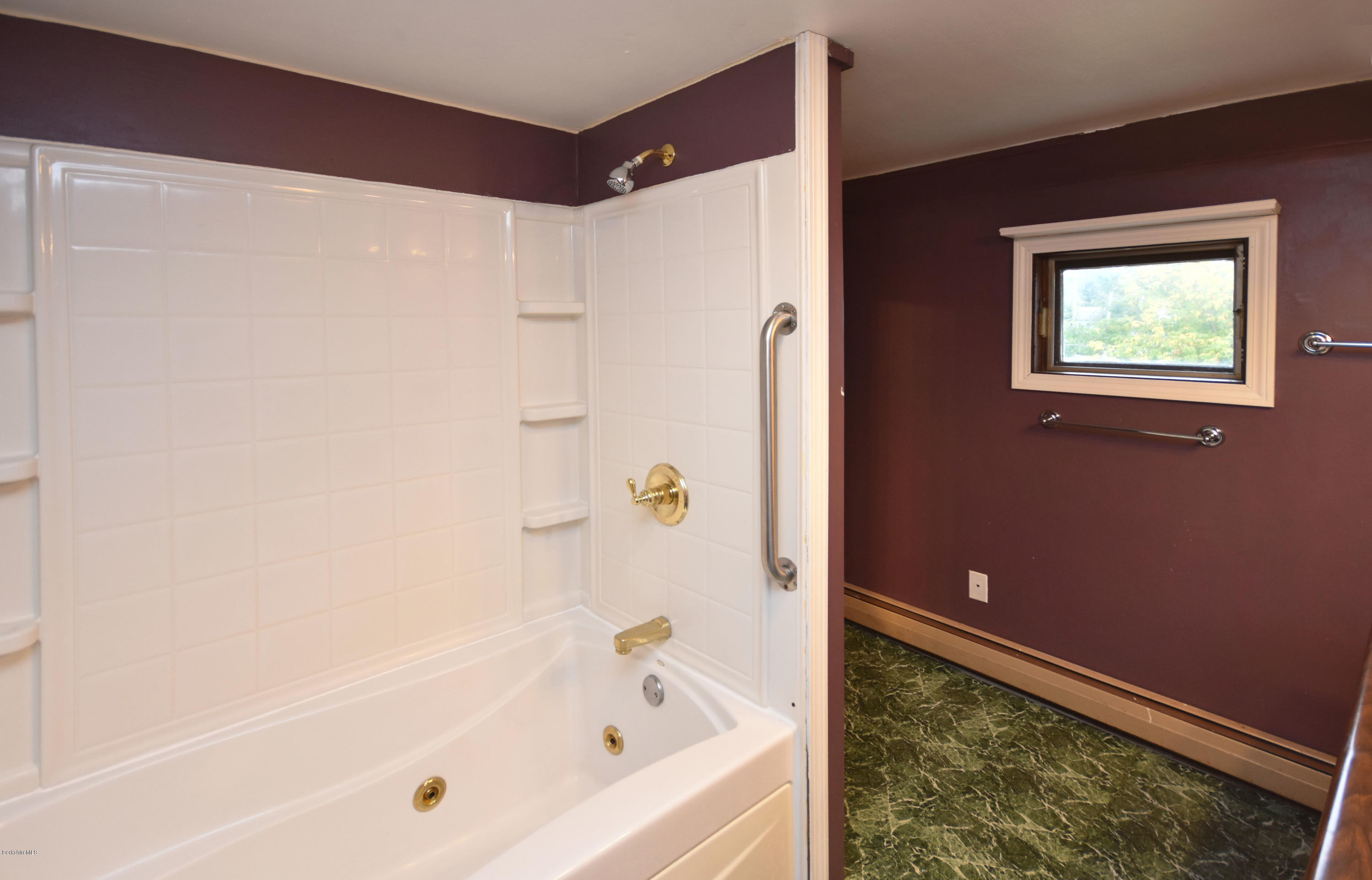 41 Pecks Road Pittsfield, MA 01201 - Photo 31 of 47 Full Bath