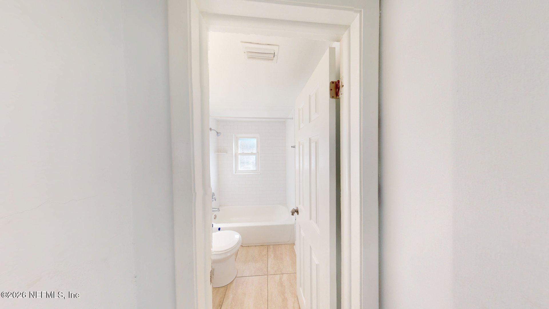 5246 Devron Drive Jacksonville, FL 32209 - Photo 10 of 18 a bathroom with a toilet