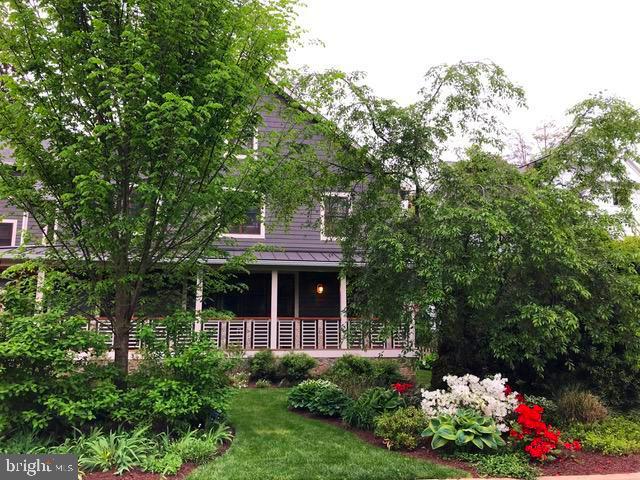 8101 Custer Road Bethesda, MD 20814 - Photo 3 of 77 Flowers in Bloom