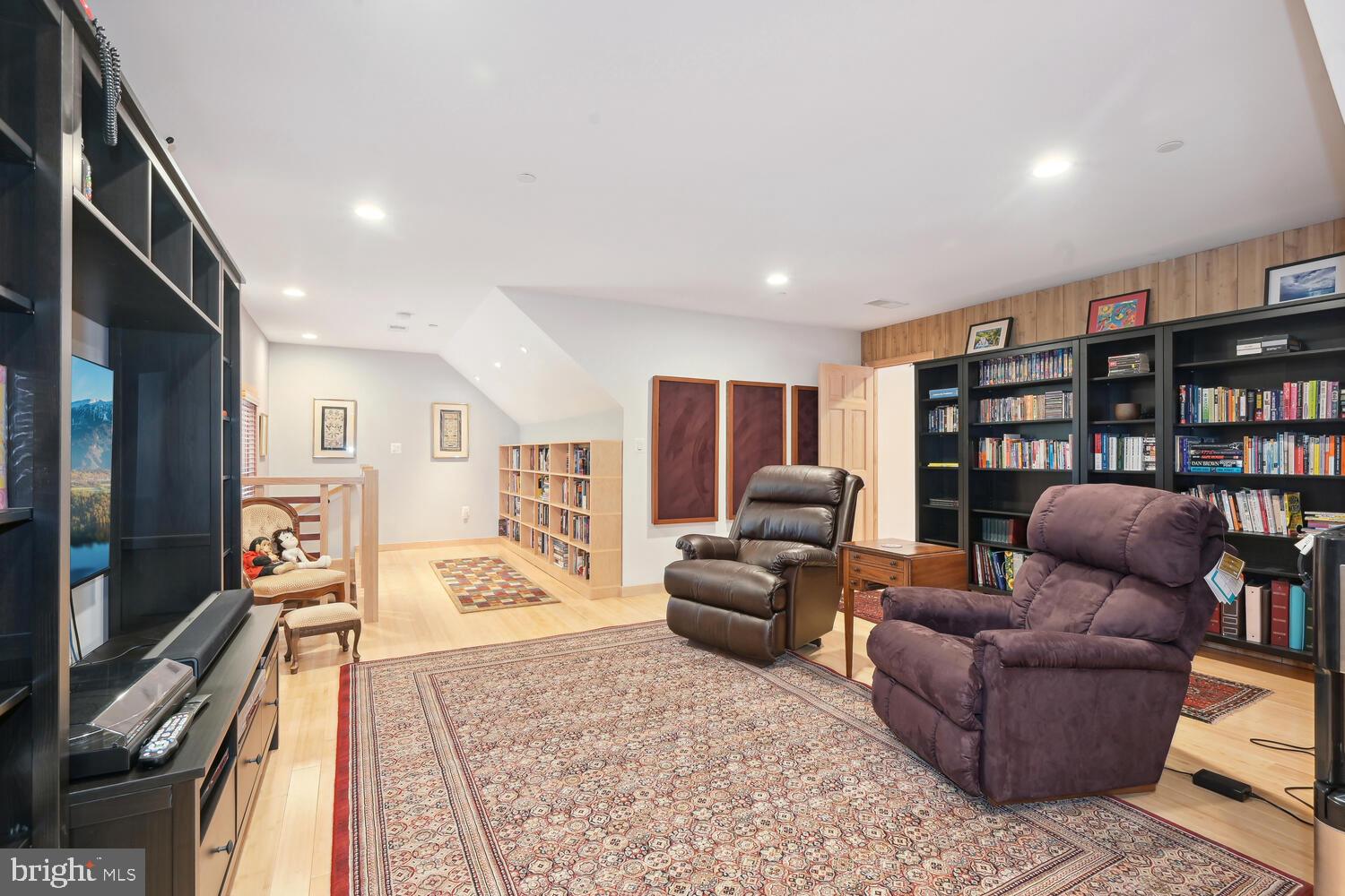 8101 Custer Road Bethesda, MD 20814 - Photo 43 of 77 Upper level living