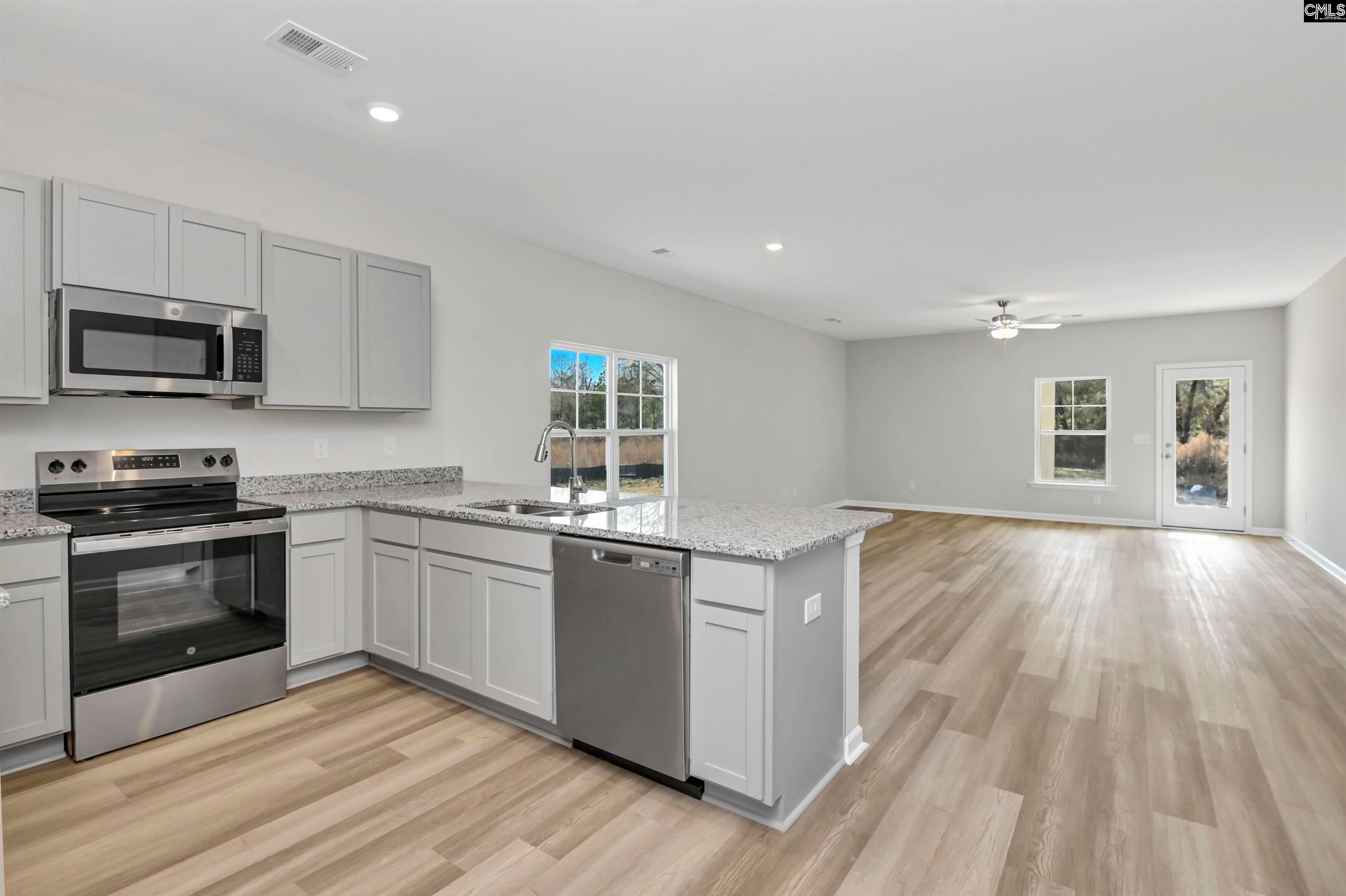 141 Middlesex Court Lugoff, SC 29078 - Photo 4 of 17 Gallery Image 4
