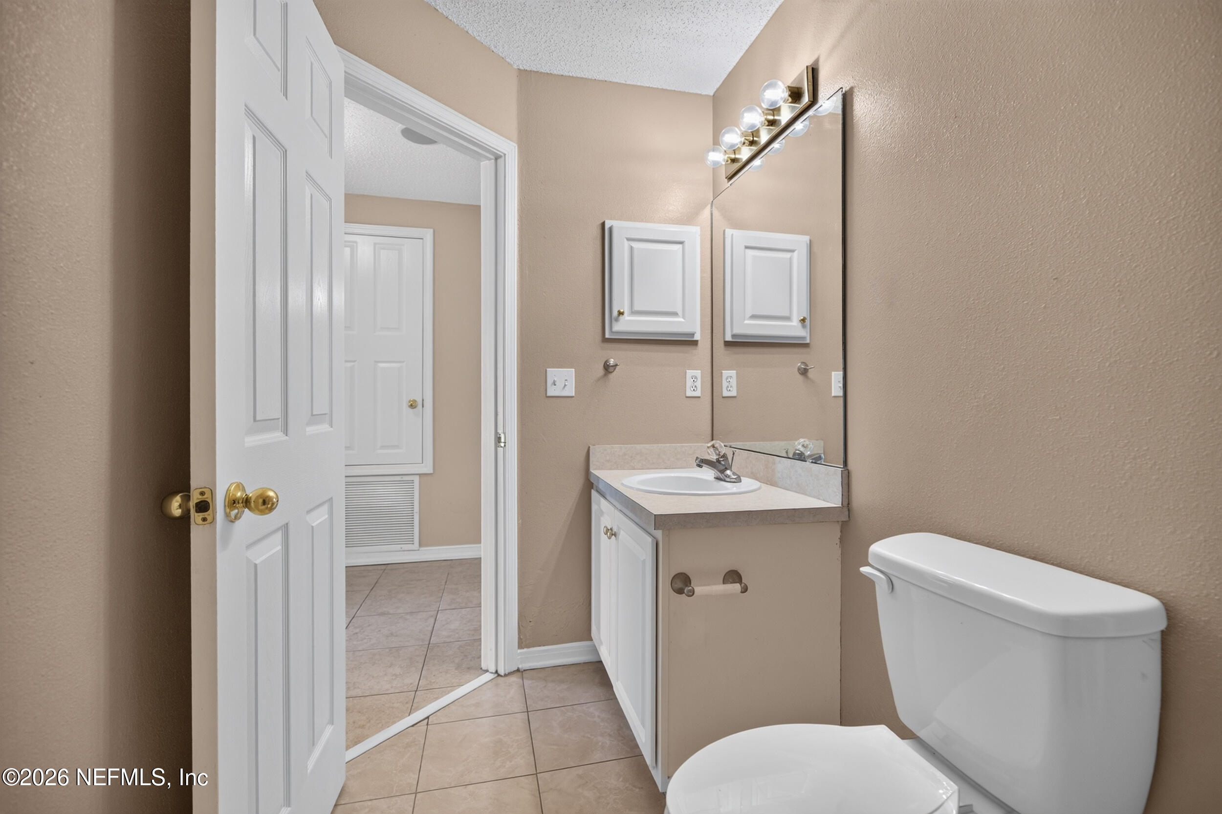 2432 Mallory Hills Road Jacksonville, FL 32221 - Photo 40 of 68 53_guest bath 2b