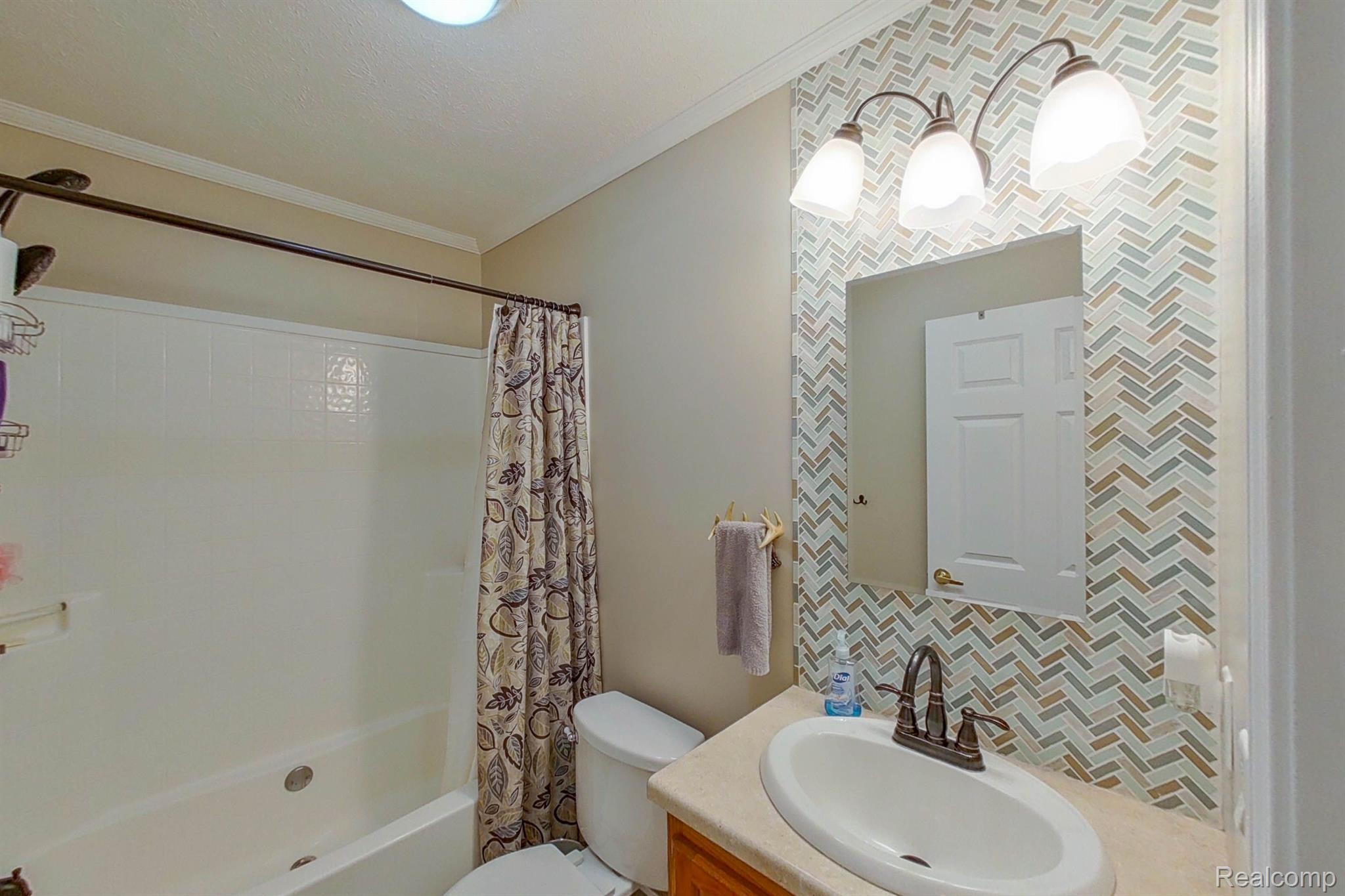 7446 North Lapeer Road Fostoria, MI 48435 - Photo 20 of 41 2nd Full Bath