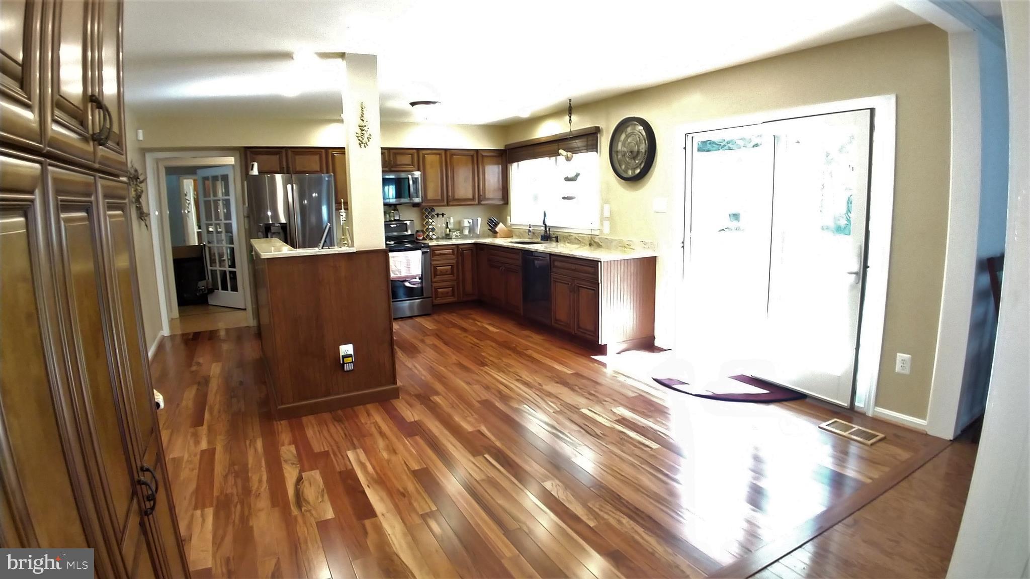 5582 Quiet Brook Road Fairfax, VA 22030 - Photo 15 of 31 Loads of pantry space in breakfast nook.