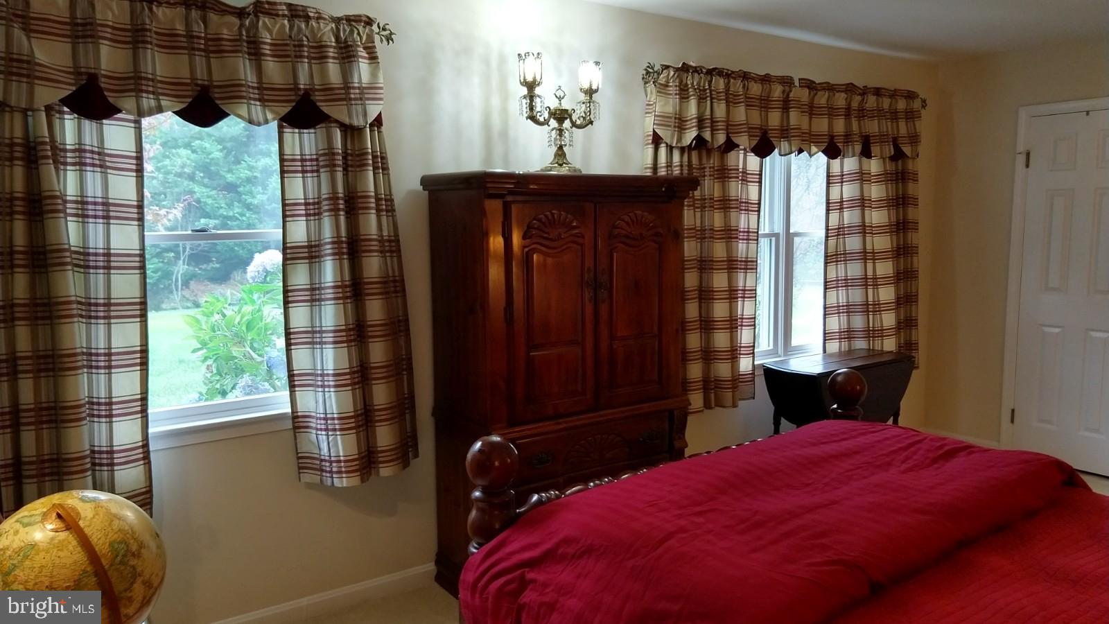 5582 Quiet Brook Road Fairfax, VA 22030 - Photo 22 of 31 Double-hung, tilt Anderson windows in Bedroom #1.