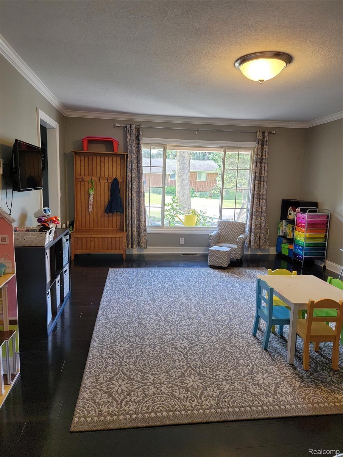 233 Wallace Way Howell, MI 48843 - Photo 26 of 64 Family Room