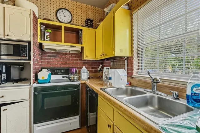 a view of a walk in closet