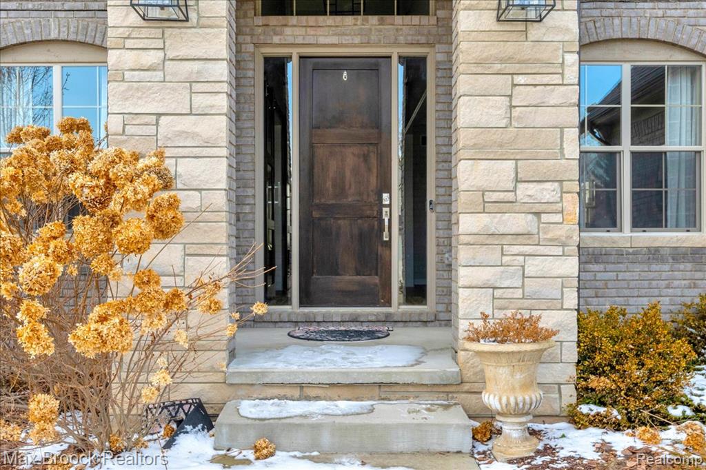 1930 Nottingham Drive Rochester Hills, MI 48307 - Photo 3 of 43