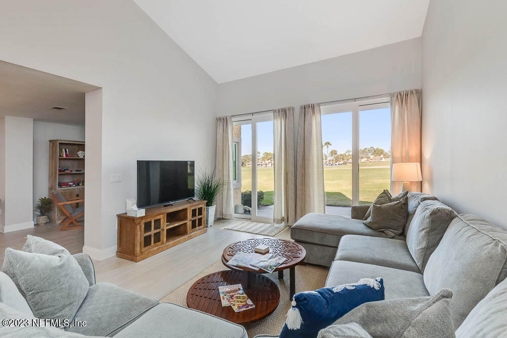 10 Cove Road Ponte Vedra Beach, FL 32082 - Photo 6 of 31 a living room with furniture and a flat screen tv