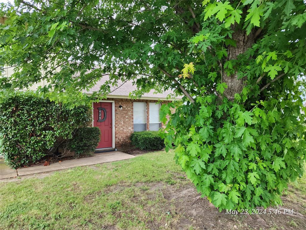 429 Southwest Thomas Street, Unit D Burleson, TX 76028 - Photo 2 of 10