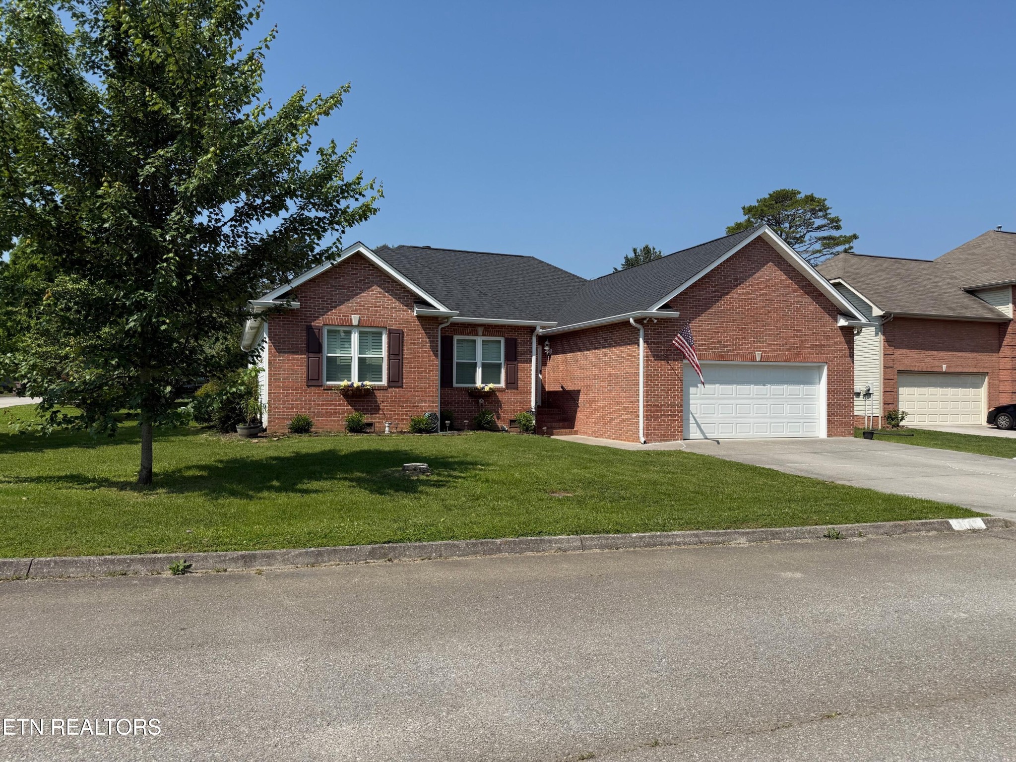 7243 Autumn View Lane Powell, TN 37849 - Photo 2 of 30 Gallery Image 2
