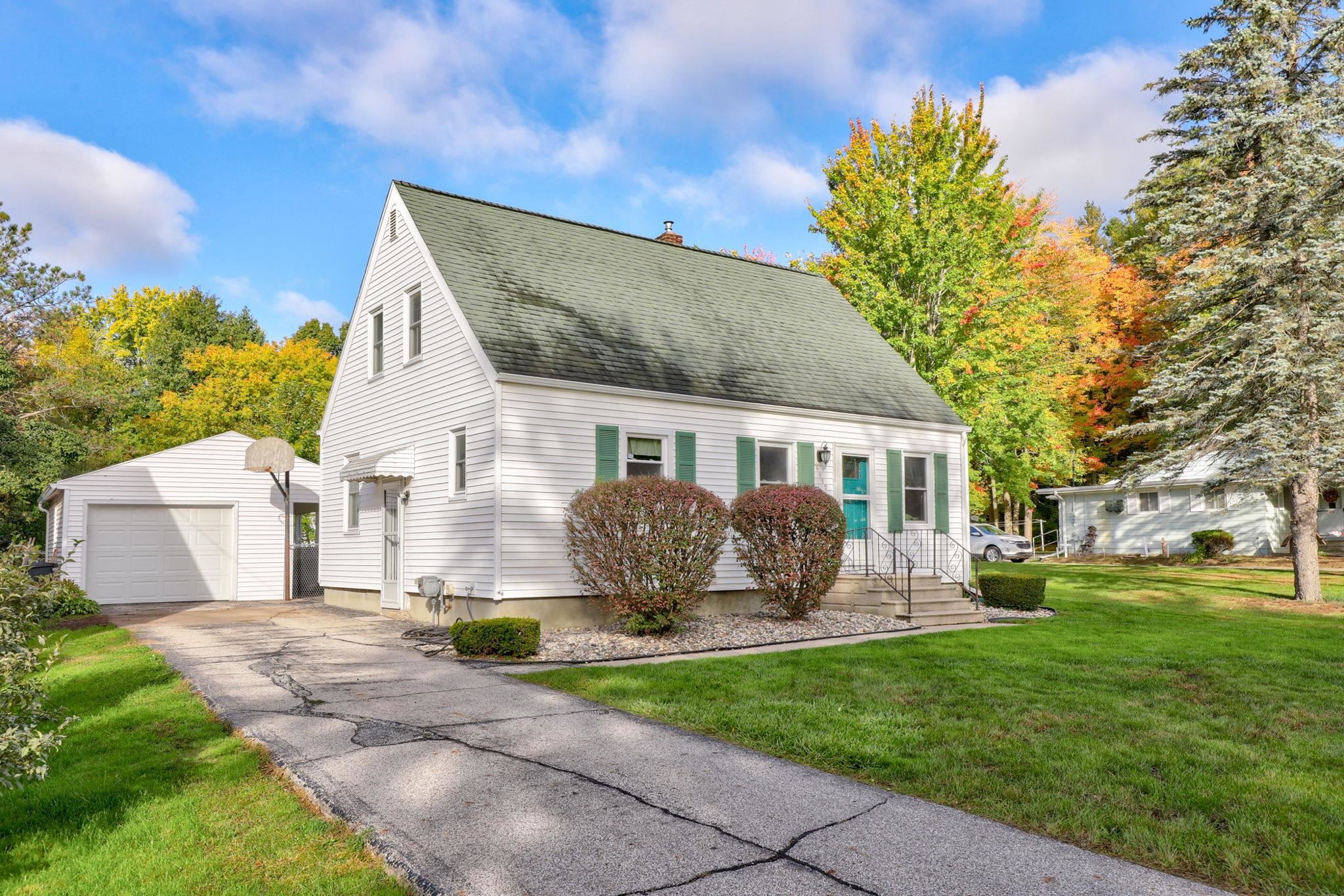 4112 Mapleport Road Saginaw, MI 48601 - Photo 2 of 35