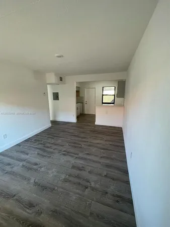 $2,600 | 7360 Southwest 21st Street, Unit 7360, Miami, FL 33155