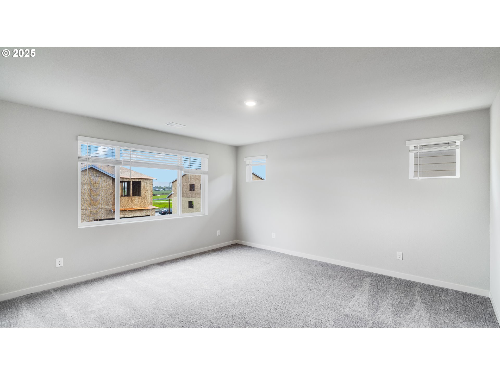 996 Legacy Lane Eugene, OR 97402 - Photo 20 of 37 a black and white photo of a living room