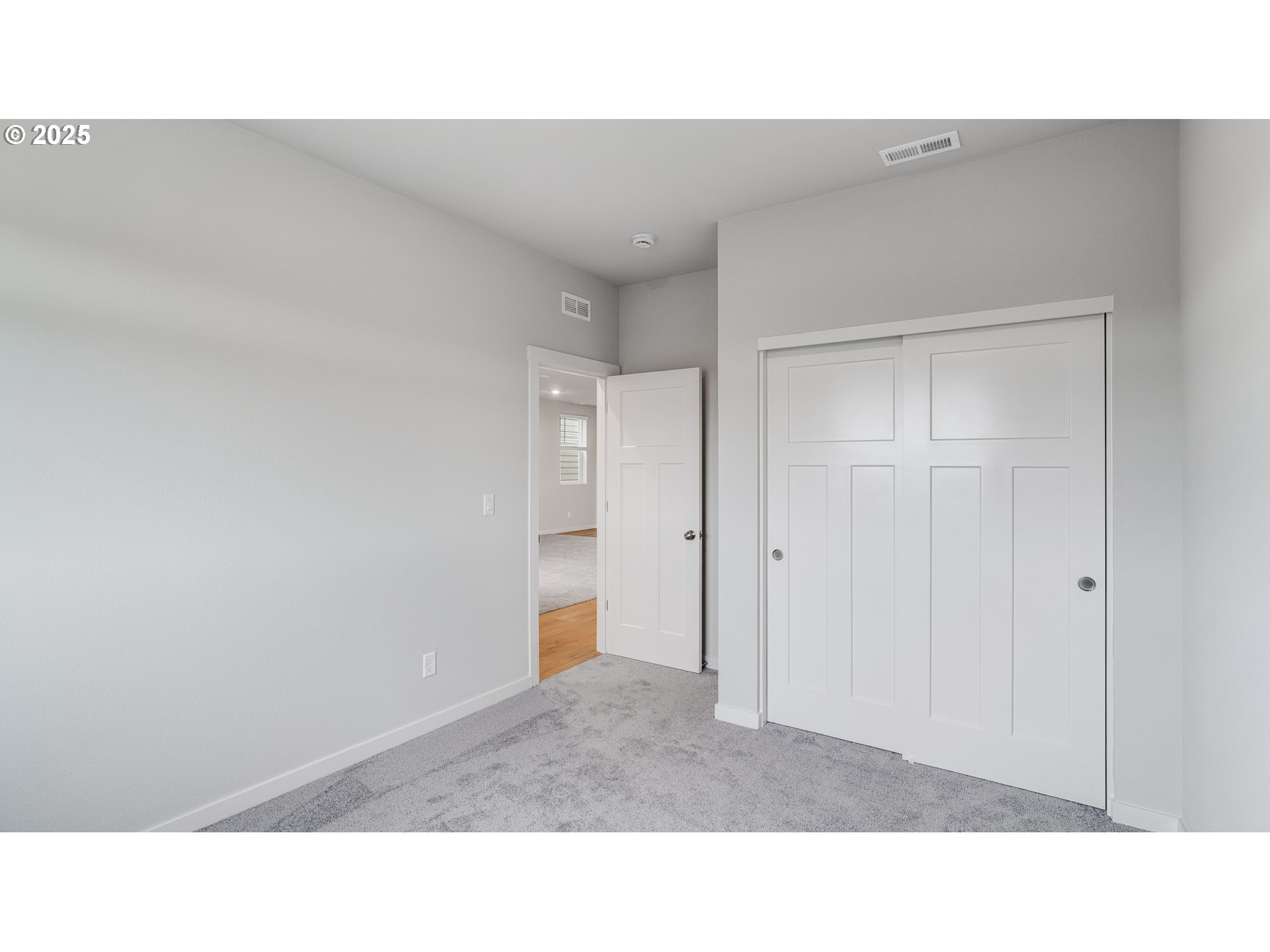 996 Legacy Lane Eugene, OR 97402 - Photo 33 of 37 a open living room with a sink