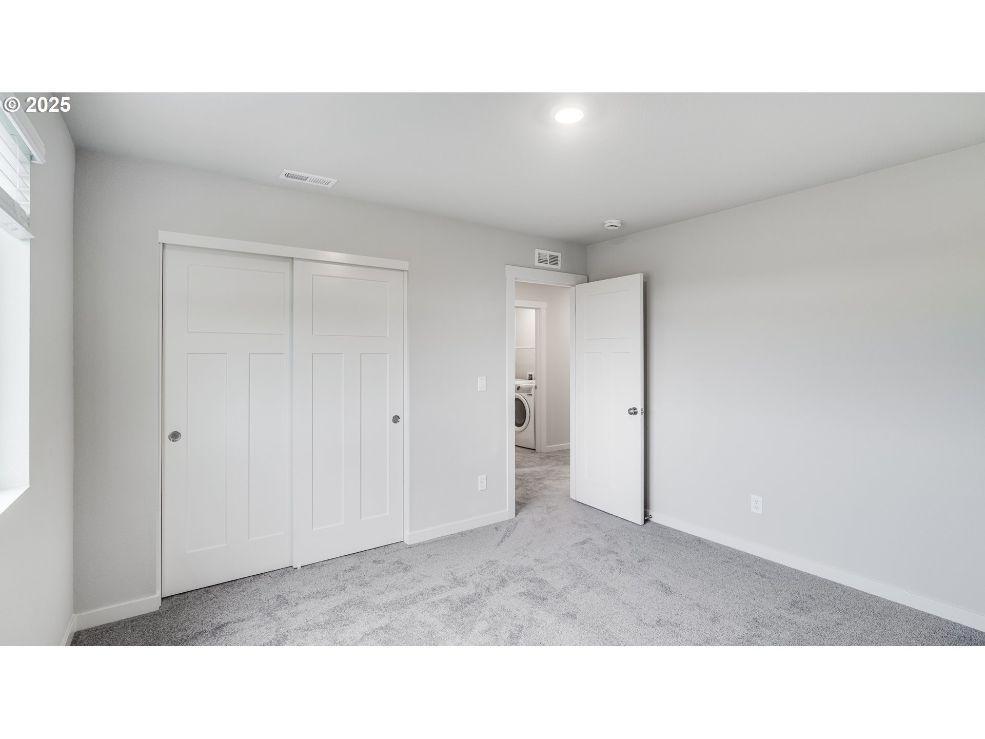 996 Legacy Lane Eugene, OR 97402 - Photo 37 of 37 a open hall with a bench in it