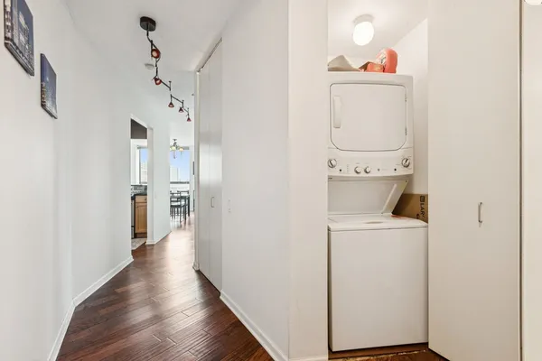 $335,000 | 400 North LaSalle Drive, Unit 2208, Chicago, IL 60654