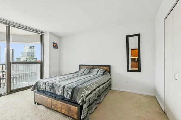 $335,000 | 400 North LaSalle Drive, Unit 2208, Chicago, IL 60654