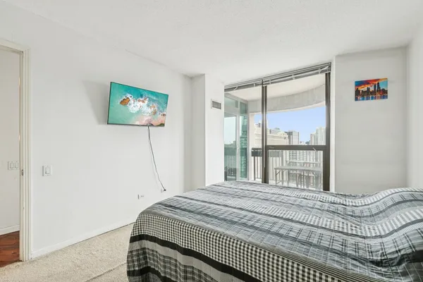 $335,000 | 400 North LaSalle Drive, Unit 2208, Chicago, IL 60654