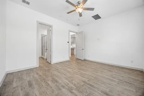an empty room with fan and a ceiling fan
