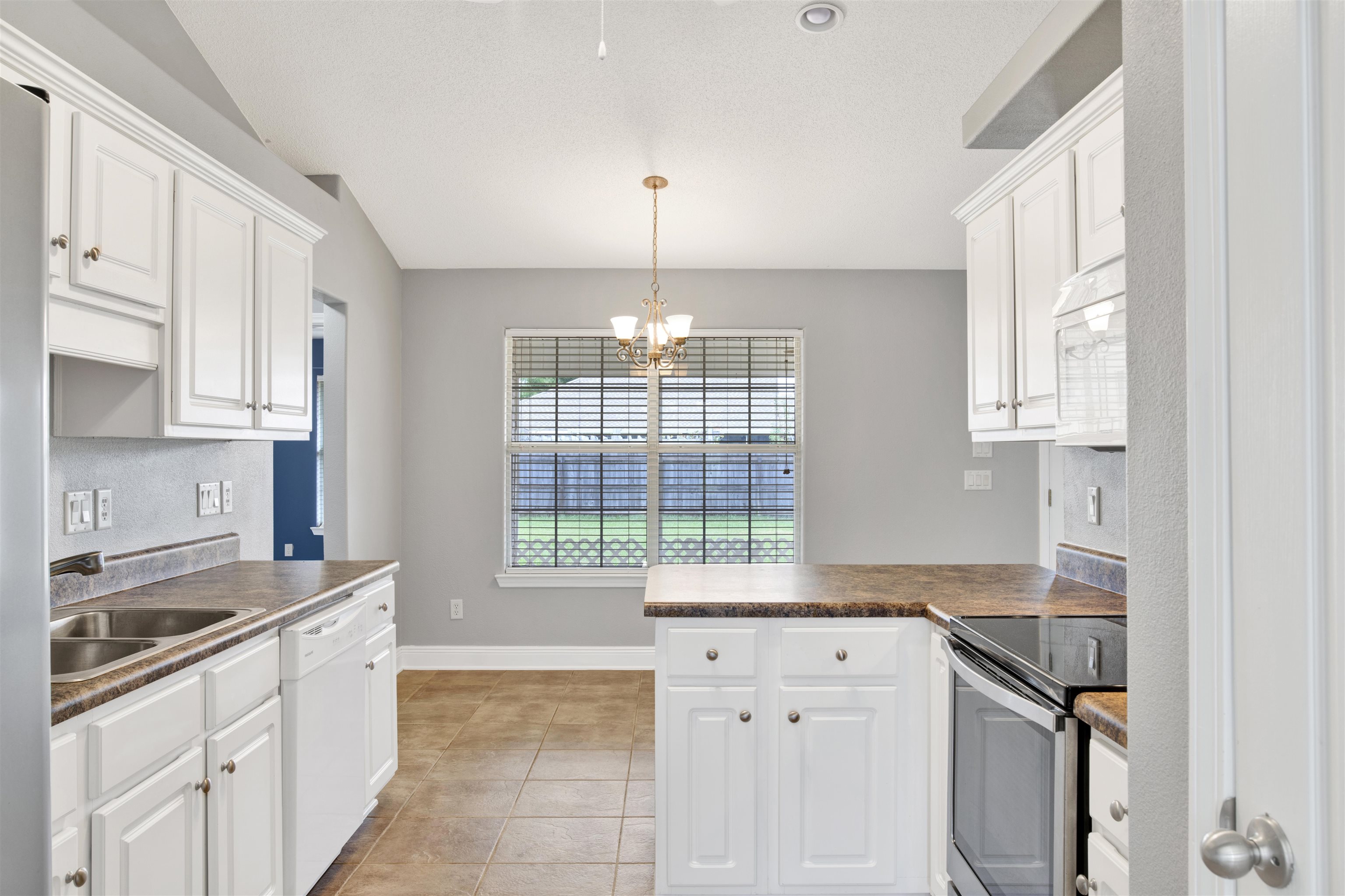 1043 Orlando Drive Foley, AL 36535 - Photo 11 of 25 Kitchen