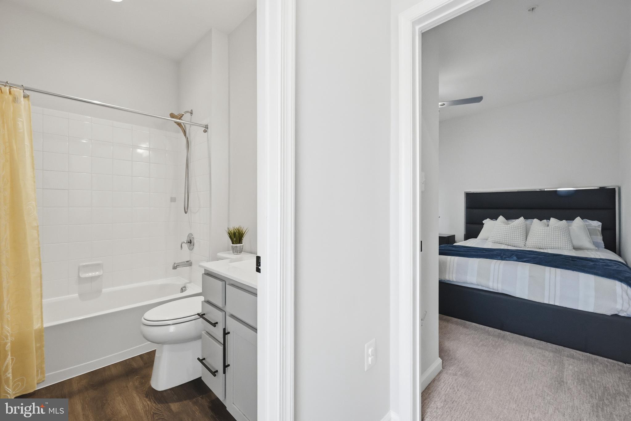 5707 Hawk Ridge Road Frederick, MD 21704 - Photo 29 of 109 a bathroom with a bathtub and a toilet