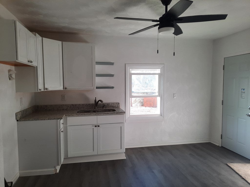 2022 Ridge Street South Boston, VA 24592 - Photo 4 of 23 Gallery Image 4