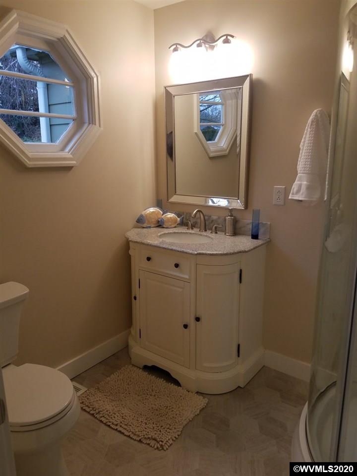 640 Southwest Hayter Street Dallas, OR 97338 - Photo 10 of 19 Gallery Image 10