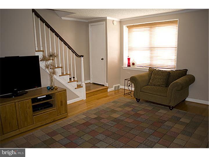 80 Barbara Road Drexel Hill, PA 19026 - Photo 3 of 25 Living Room