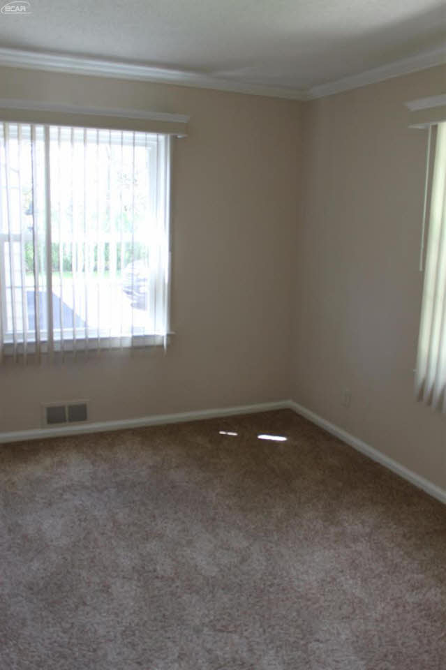 1064 North Linden Road Flint, MI 48532 - Photo 10 of 27 21298650-9.JPG