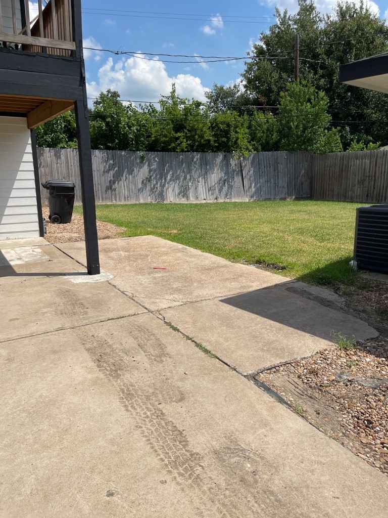 7317 Briefway Street, Unit B Houston, TX 77087 - Photo 10 of 13 a view of a backyard