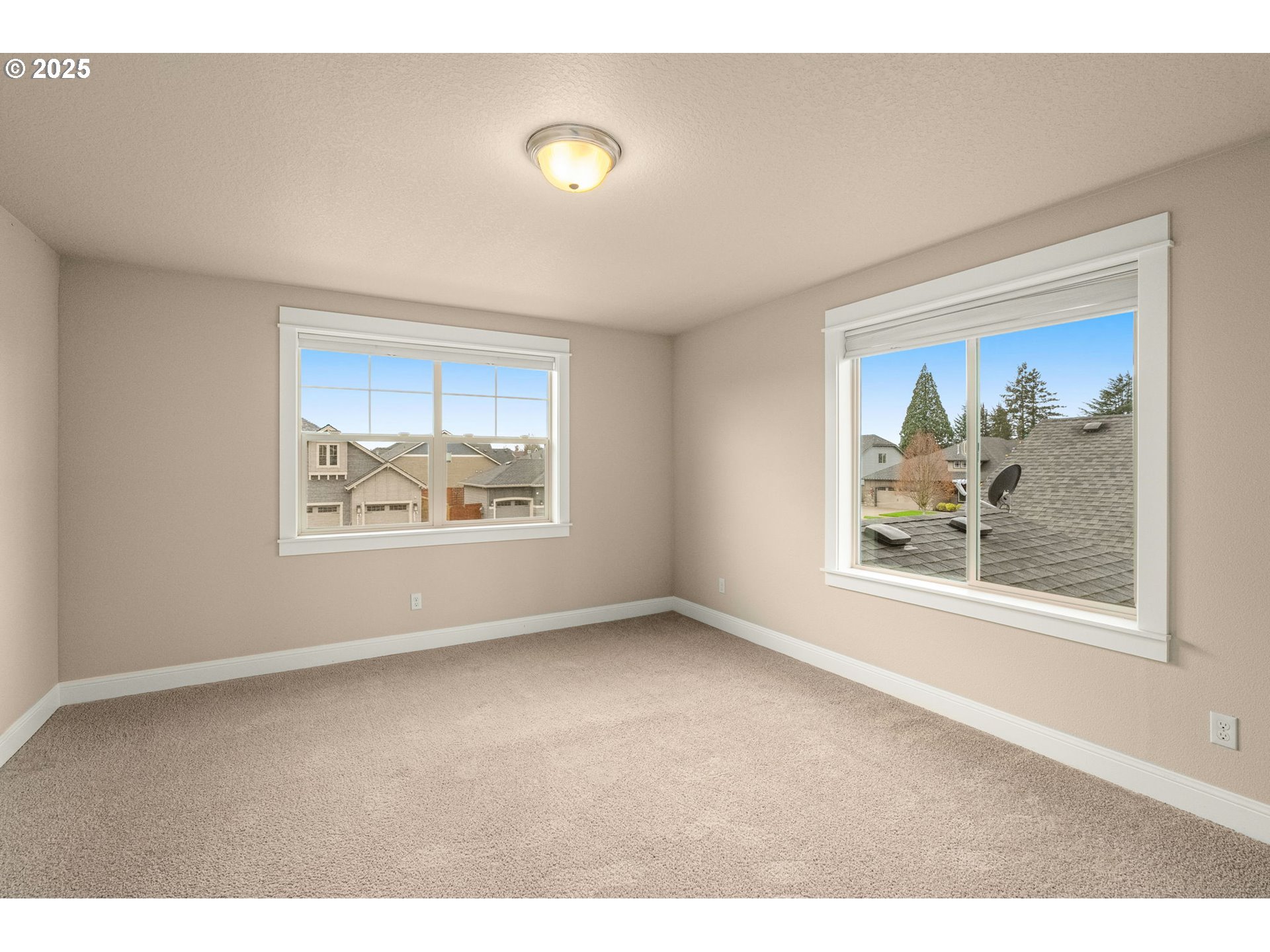 312 Southeast 13th Place Canby, OR 97013 - Photo 26 of 37 Bedroom