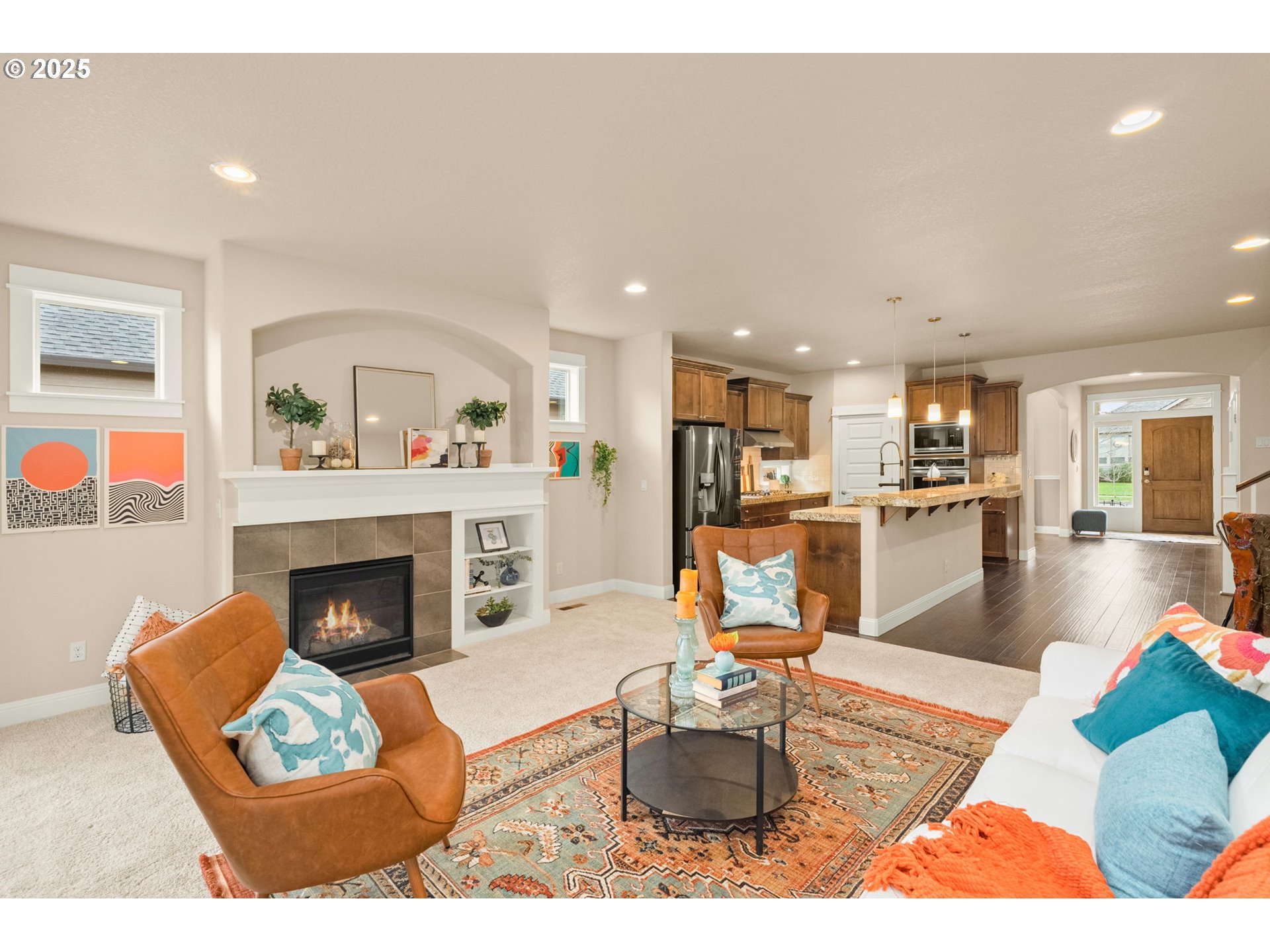312 Southeast 13th Place Canby, OR 97013 - Photo 3 of 37 Living Room