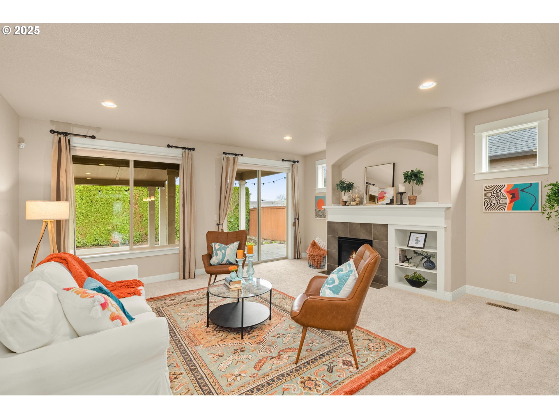 312 Southeast 13th Place Canby, OR 97013 - Photo 4 of 37 Living Room