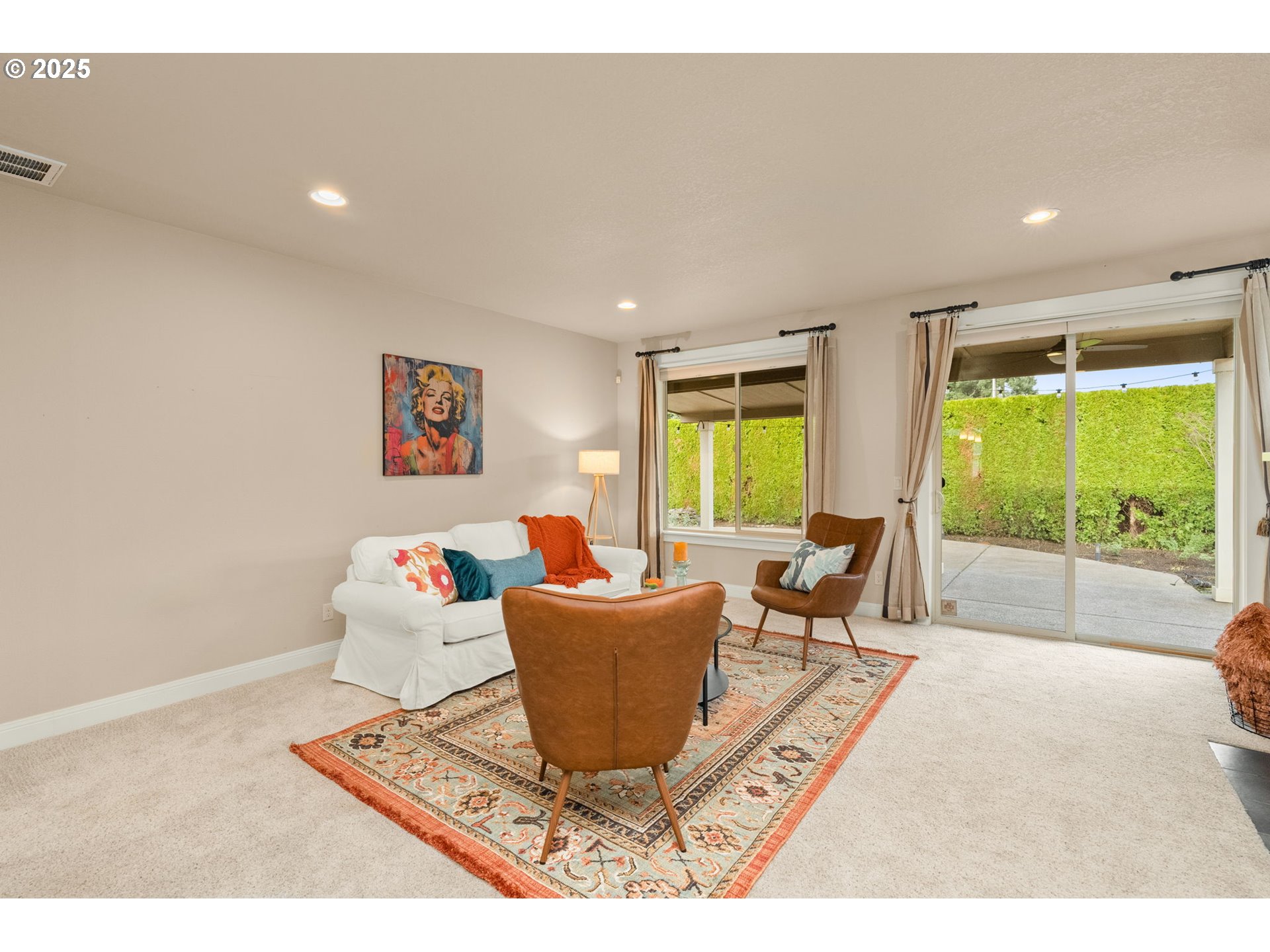 312 Southeast 13th Place Canby, OR 97013 - Photo 7 of 37 Living Room