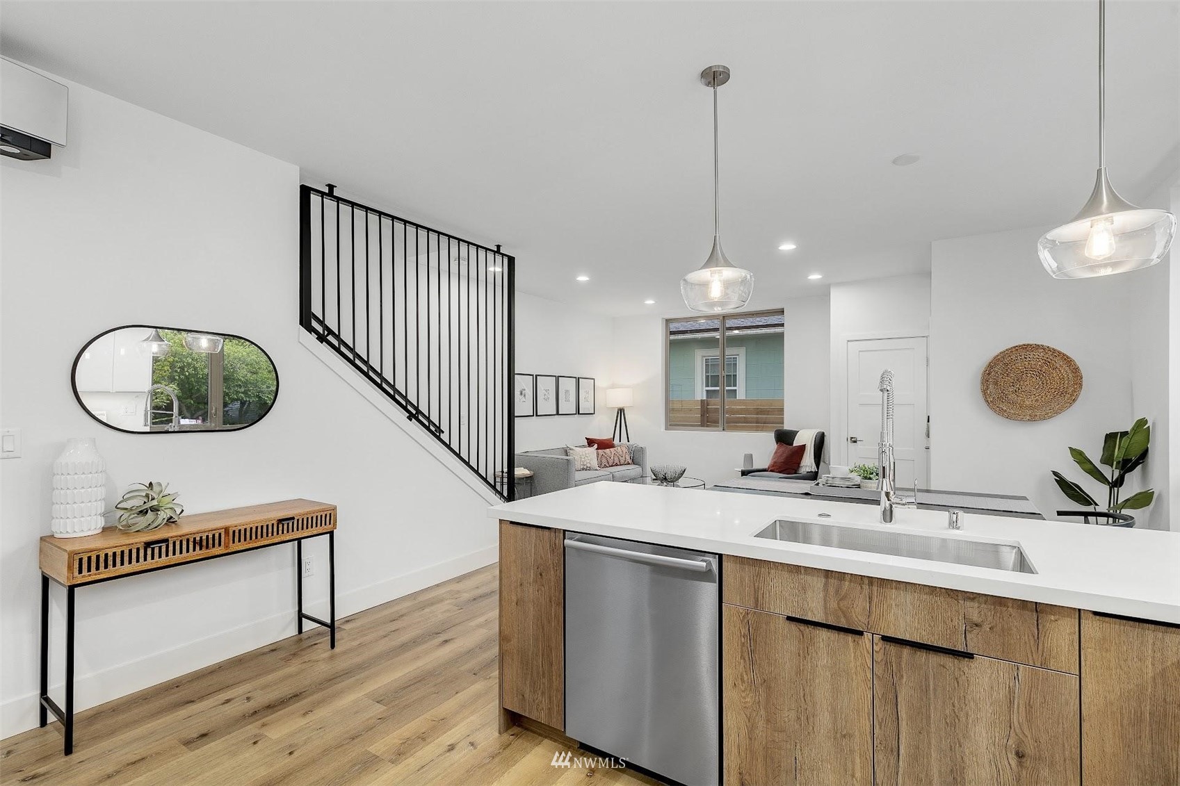 4136 Midvale Avenue North Seattle, WA 98103 - Photo 8 of 25 Gallery Image 8