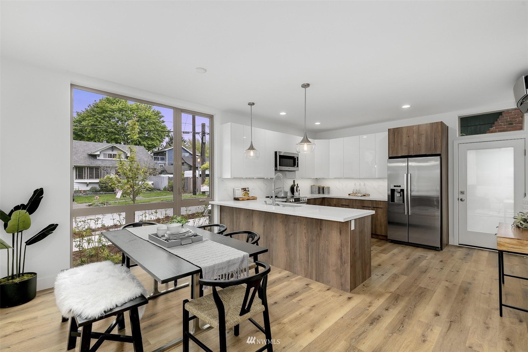 4136 Midvale Avenue North Seattle, WA 98103 - Photo 9 of 25 Gallery Image 9