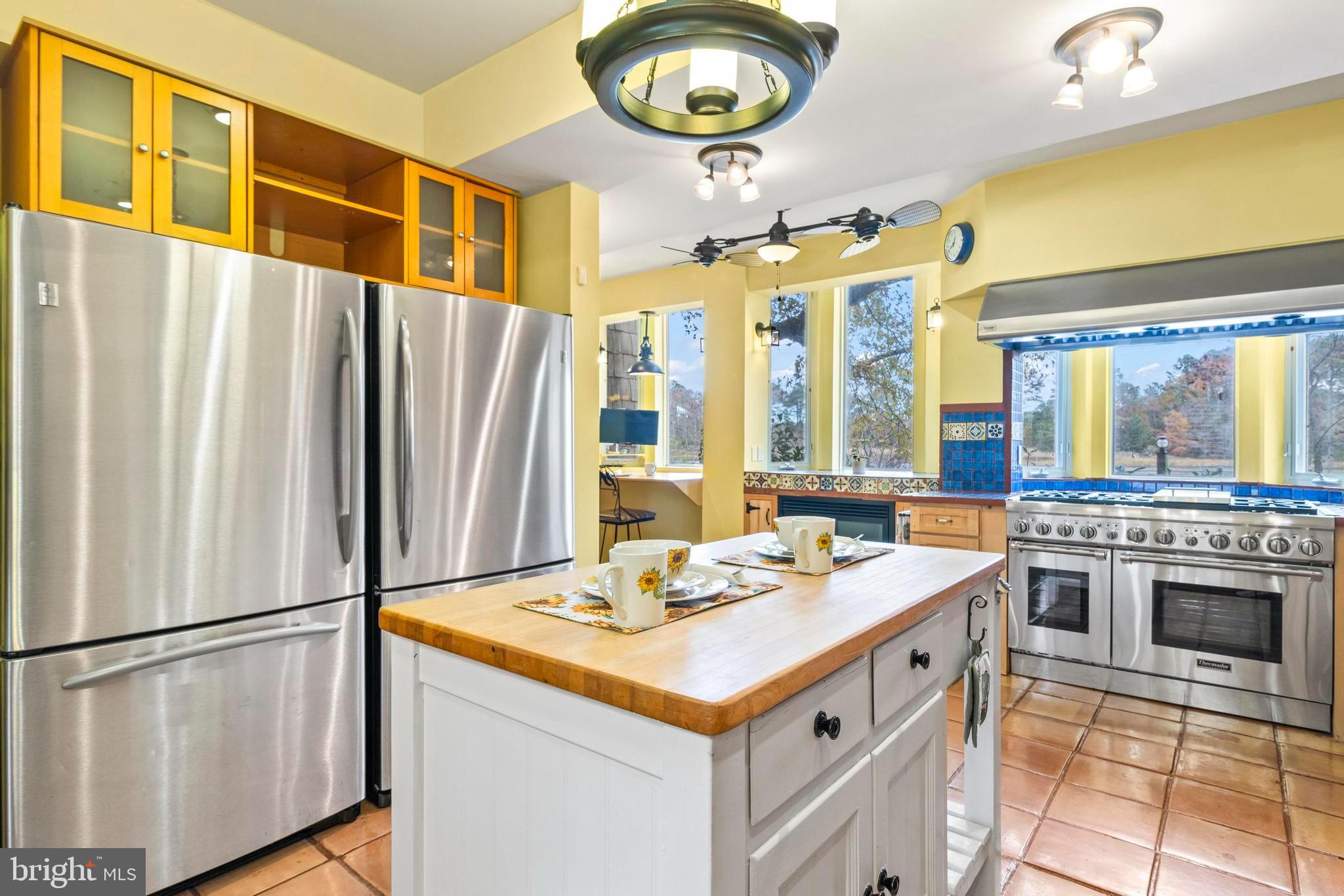 12330 Potomac View Road Newburg, MD 20664 - Photo 25 of 85 a kitchen that has a stove and a refrigerator